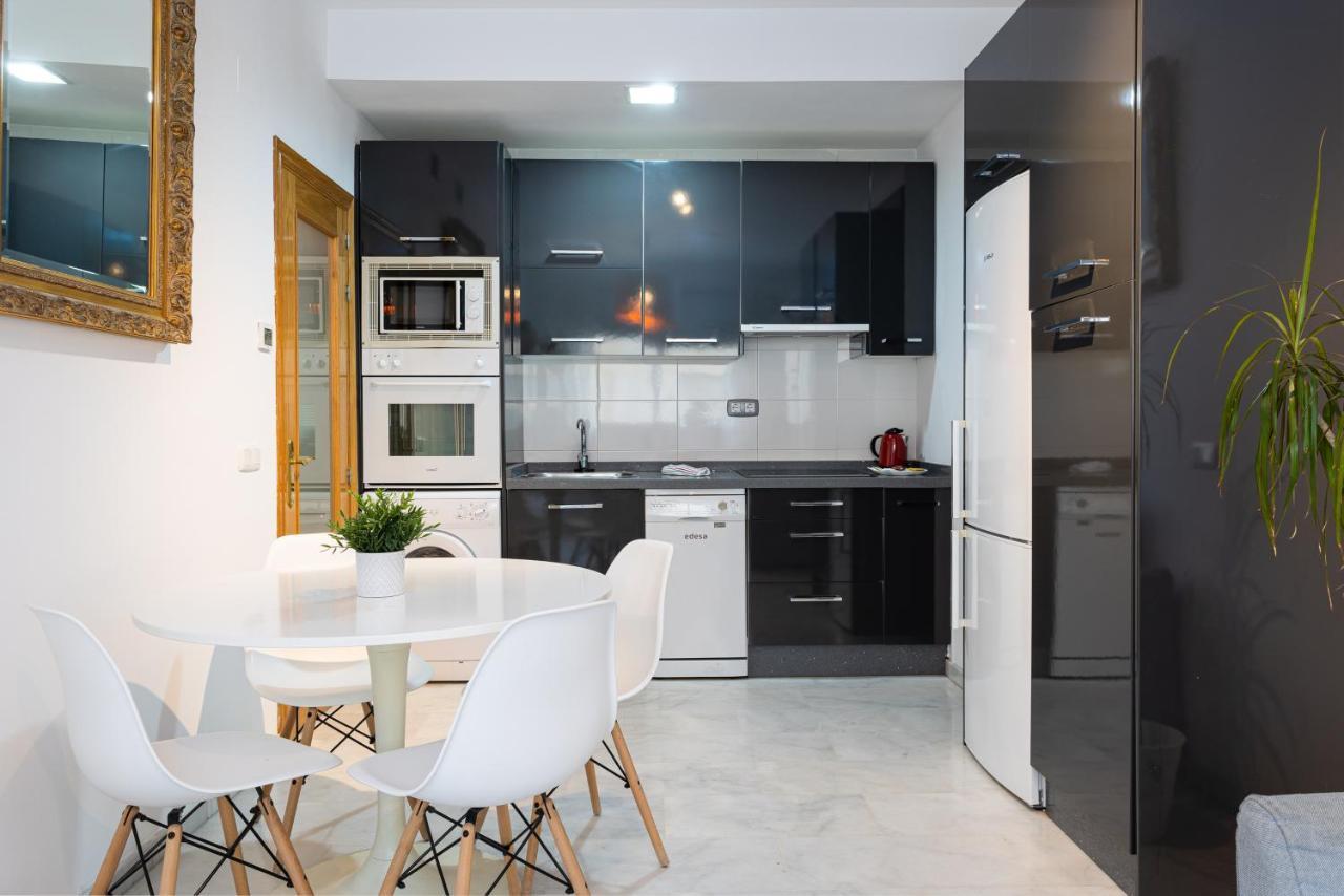 Holidays2Malaga Carrera Capuchinos Free Parking Aircon Downtown ภายนอก รูปภาพ